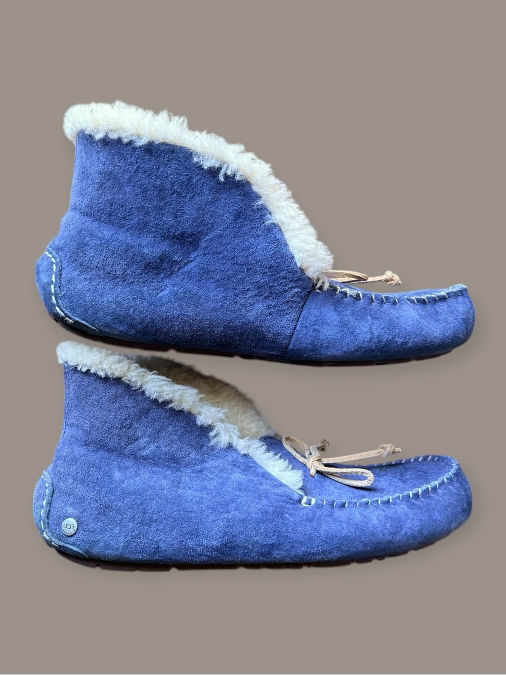 UGG Women’s Alena Slipper / Moccasin Versatile Worn Up or Down - Picture 4 of 12